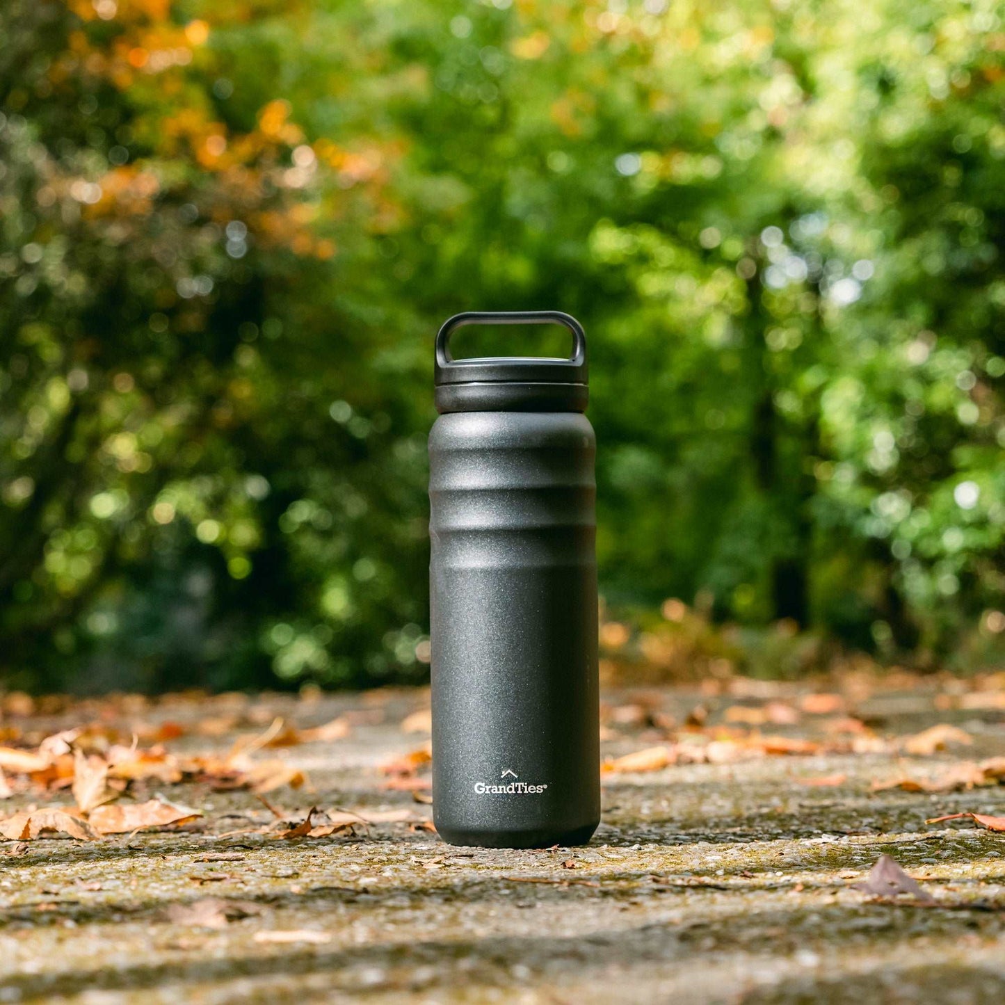 Insulated Travel Water Bottle with Two Stylish Ergonomic Handle Lids 24oz/709ml - Midnight Black - GrandTies